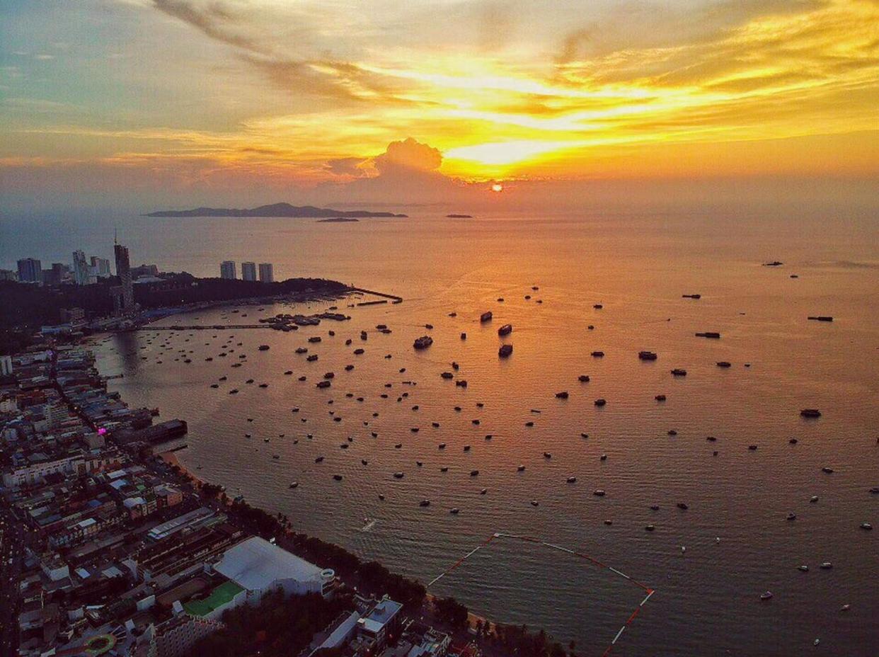 The Base Central Pattaya Exterior foto